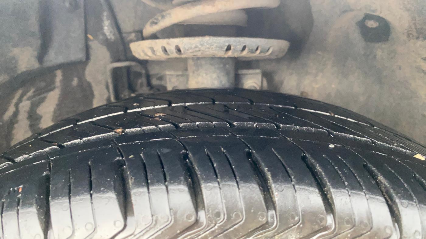 2021 Skoda Rapid STYLE TSI, Petrol, Manual, 1,00,116 km, Right Front Tyre Tread