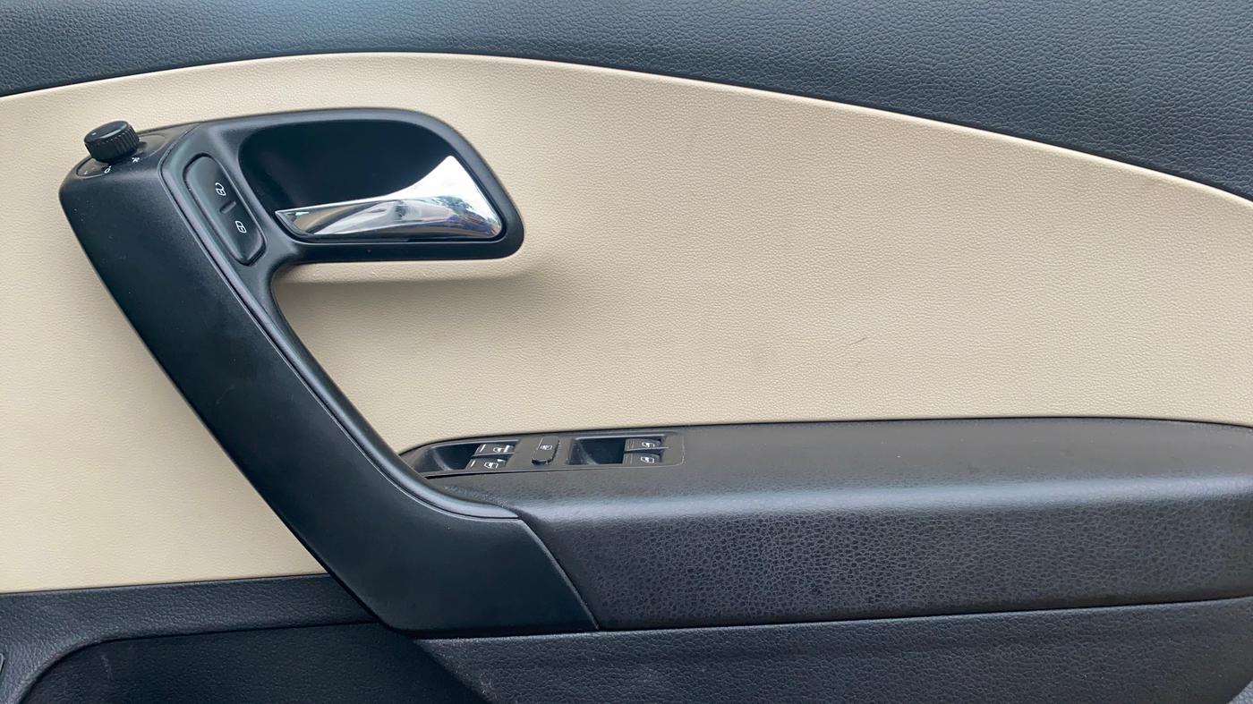 2021 Skoda Rapid STYLE TSI, Petrol, Manual, 1,00,116 km, Driver Side Door Panels Control