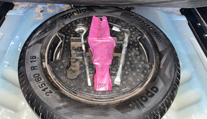 2020 Toyota URBAN CRUISER PREMIUM GRADE AT DUAL TONE, Petrol, Automatic, 60,703 km, Spare Tyre