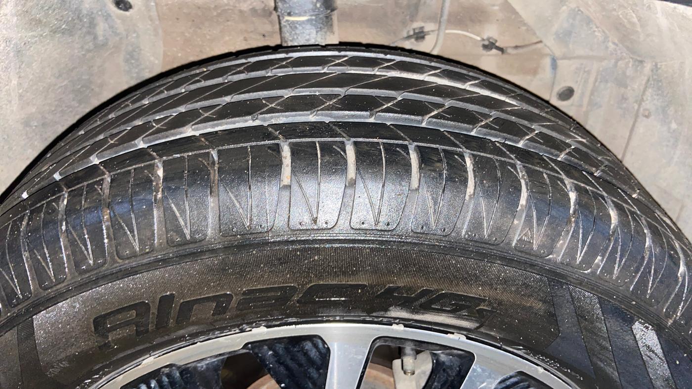 2020 Toyota URBAN CRUISER PREMIUM GRADE AT DUAL TONE, Petrol, Automatic, 60,756 km, Right Front Tyre Tread