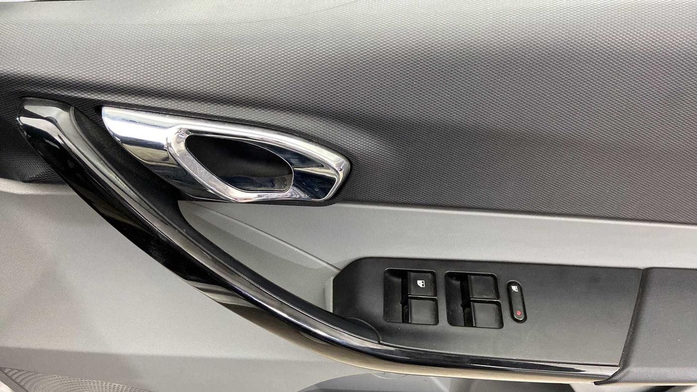 2020 Tata Tiago XZ PLUS PETROL, Petrol, Manual, 24,213 km, Driver Side Door Panels Control