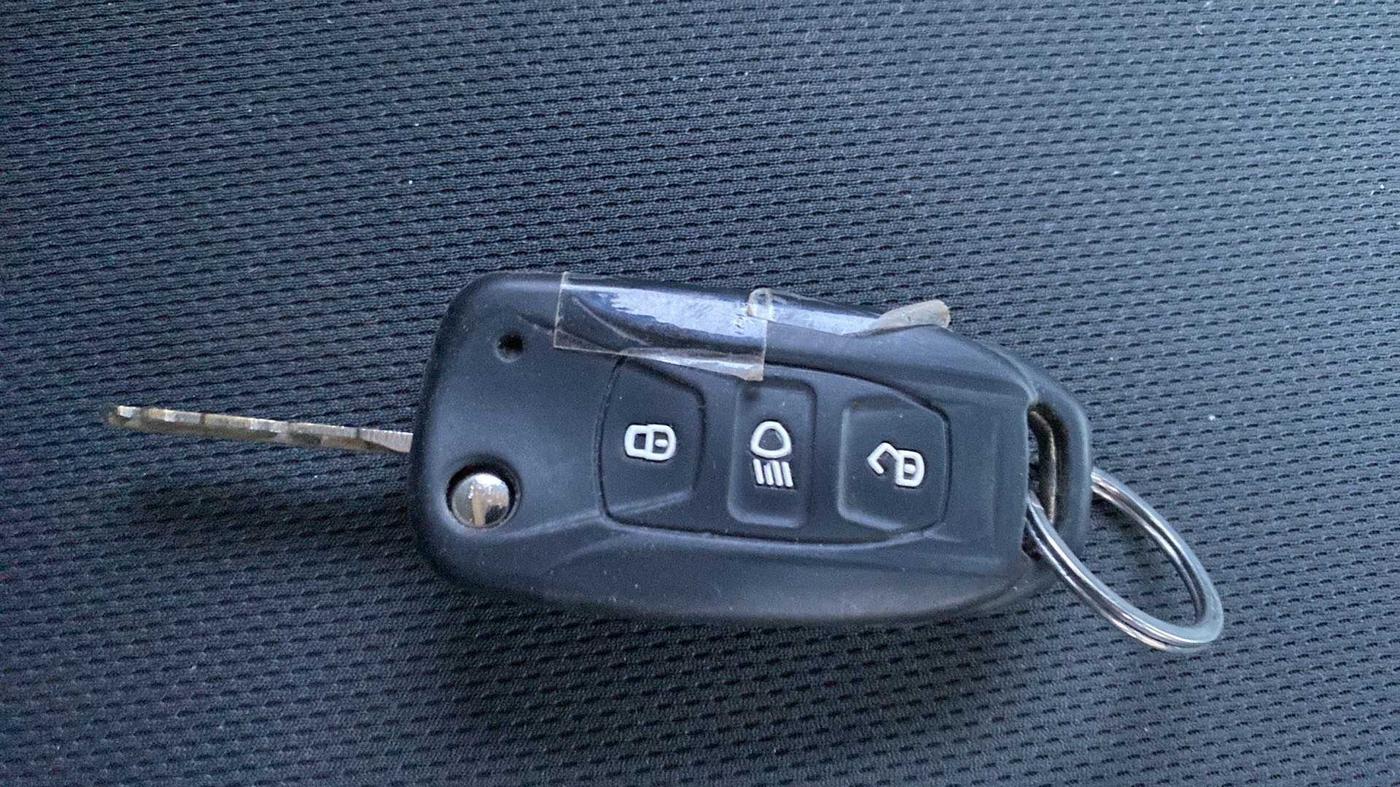 2017 Tata Tiago XZ PETROL, CNG, Manual, 65,042 km, Key Close Up
