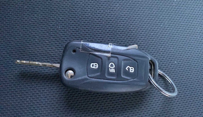 2017 Tata Tiago XZ PETROL, CNG, Manual, 65,042 km, Key Close Up