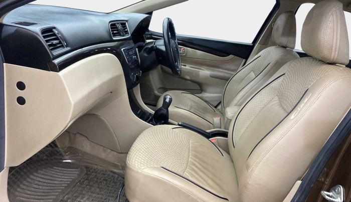 2016 Maruti Ciaz VXI, Petrol, Manual, 55,392 km, Right Side Front Door Cabin
