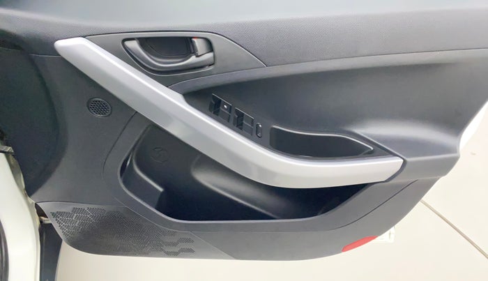 2022 Tata NEXON XMA PLUS SUNROOF PETROL, Petrol, Automatic, 18,979 km, Driver Side Door Panels Control