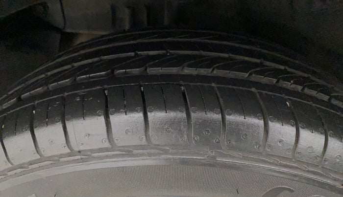 2022 Tata NEXON XMA PLUS SUNROOF PETROL, Petrol, Automatic, 18,979 km, Right Front Tyre Tread