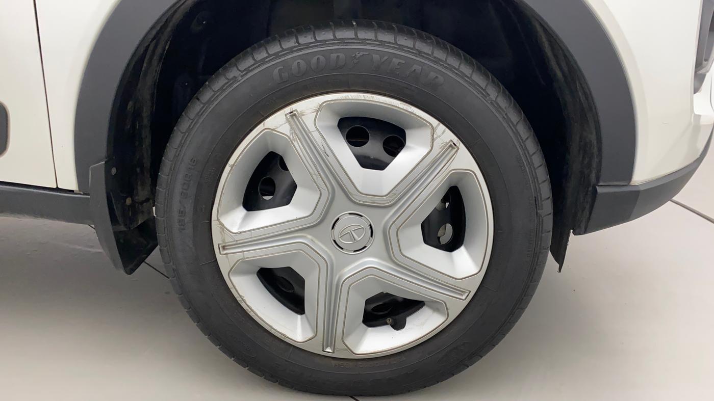 2022 Tata NEXON XMA PLUS SUNROOF PETROL, Petrol, Automatic, 18,979 km, Right Front Wheel