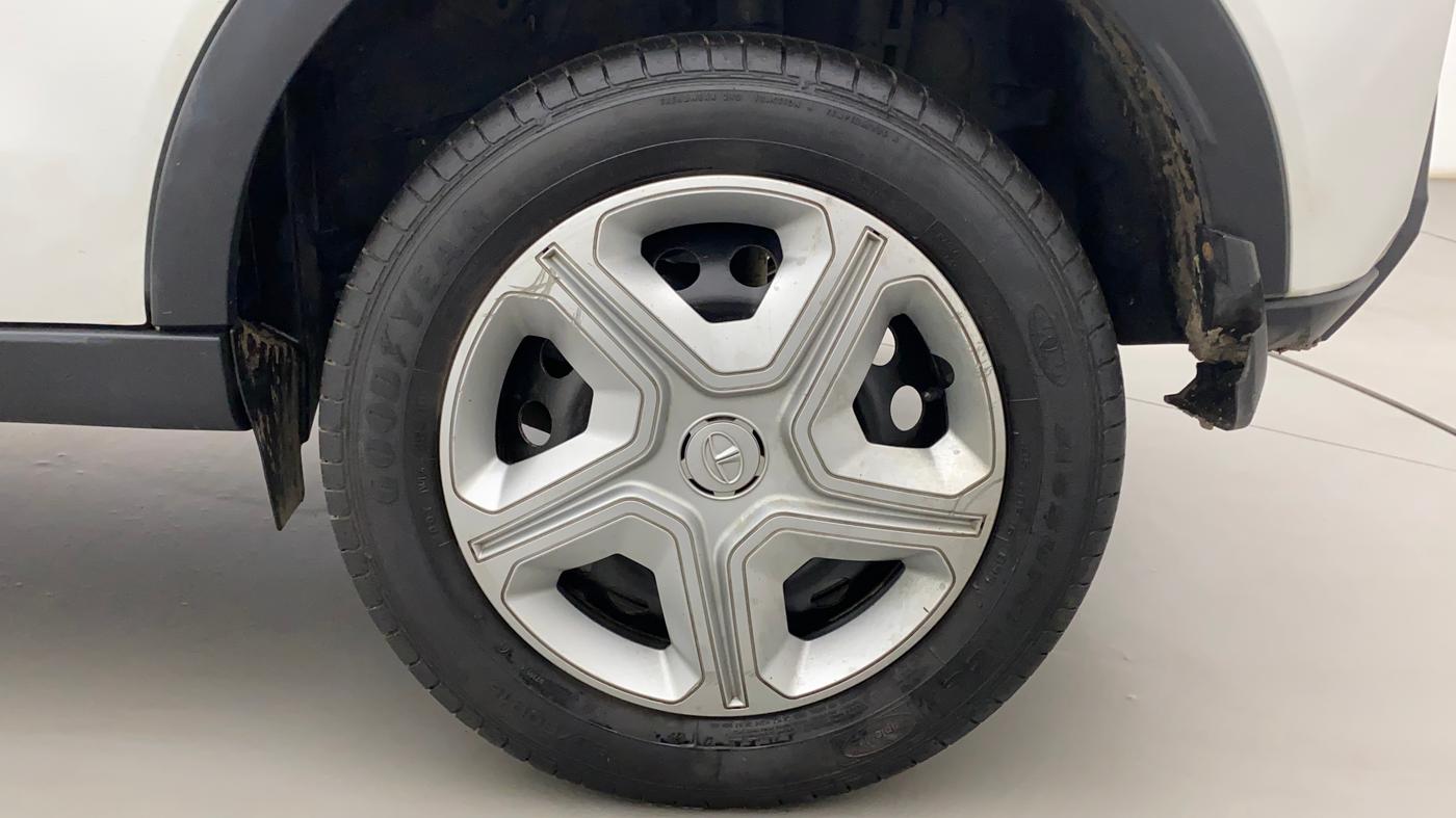 2022 Tata NEXON XMA PLUS SUNROOF PETROL, Petrol, Automatic, 18,979 km, Left Rear Wheel