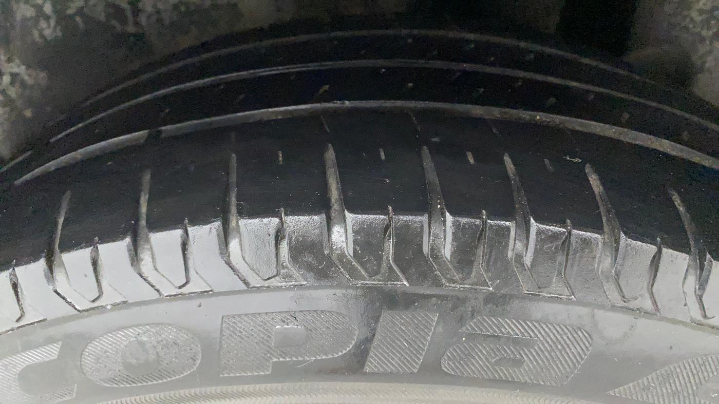 2017 Maruti Dzire ZXI, Petrol, Manual, 42,249 km, Left Rear Tyre Tread
