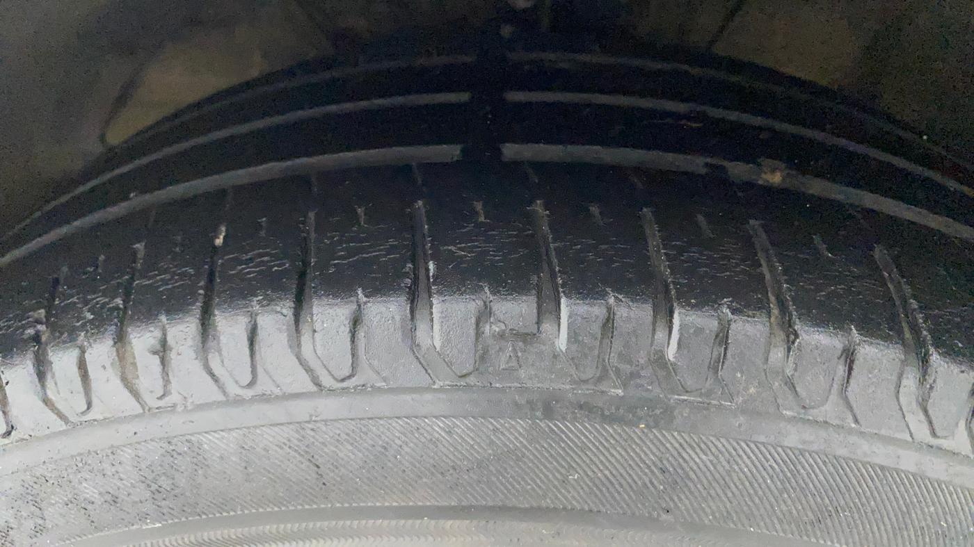 2017 Maruti Dzire ZXI, Petrol, Manual, 42,249 km, Left Front Tyre Tread