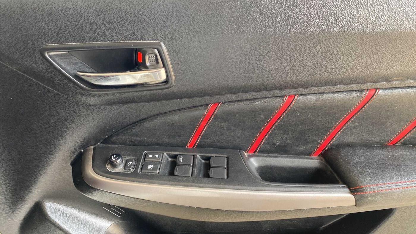 2021 Maruti Swift ZXI, Petrol, Manual, 32,034 km, Driver Side Door Panels Control