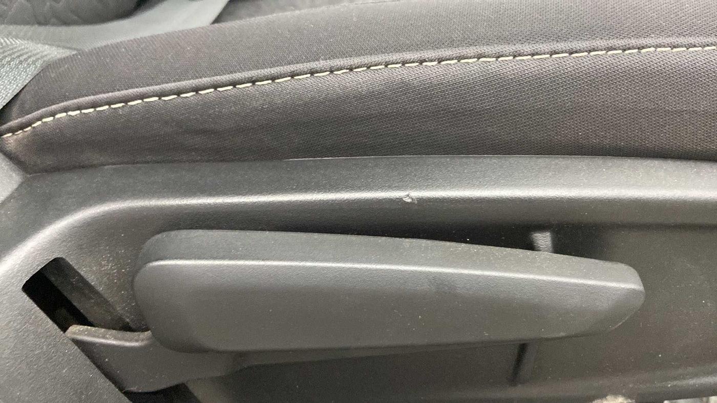 2022 Tata ALTROZ XZA, Petrol, Automatic, 19,545 km, Driver Side Adjustment Panel