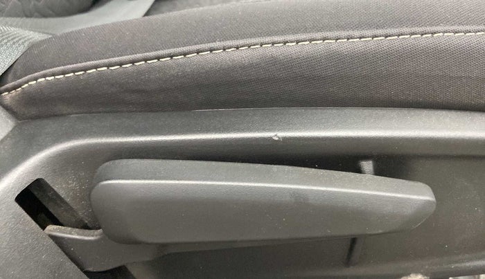 2022 Tata ALTROZ XZA, Petrol, Automatic, 19,545 km, Driver Side Adjustment Panel