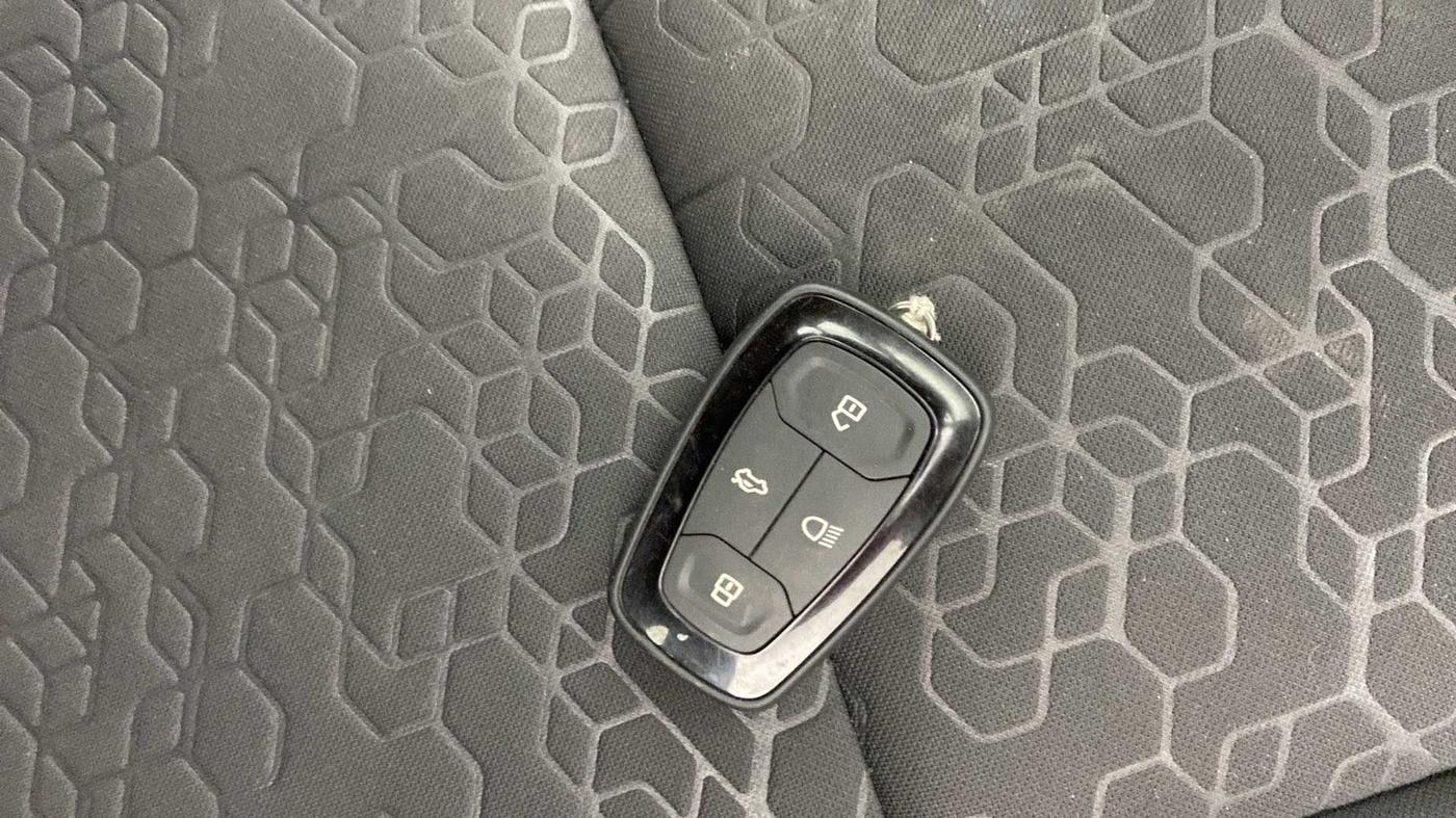 2022 Tata ALTROZ XZA, Petrol, Automatic, 19,545 km, Key Close Up