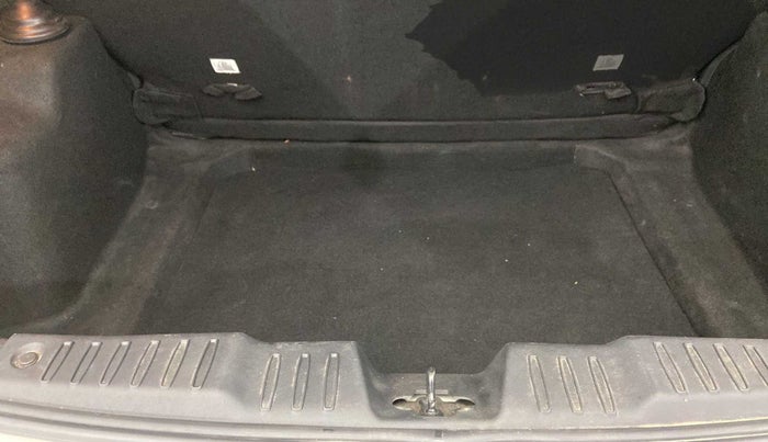 2022 Tata ALTROZ XZA, Petrol, Automatic, 19,545 km, Boot Inside