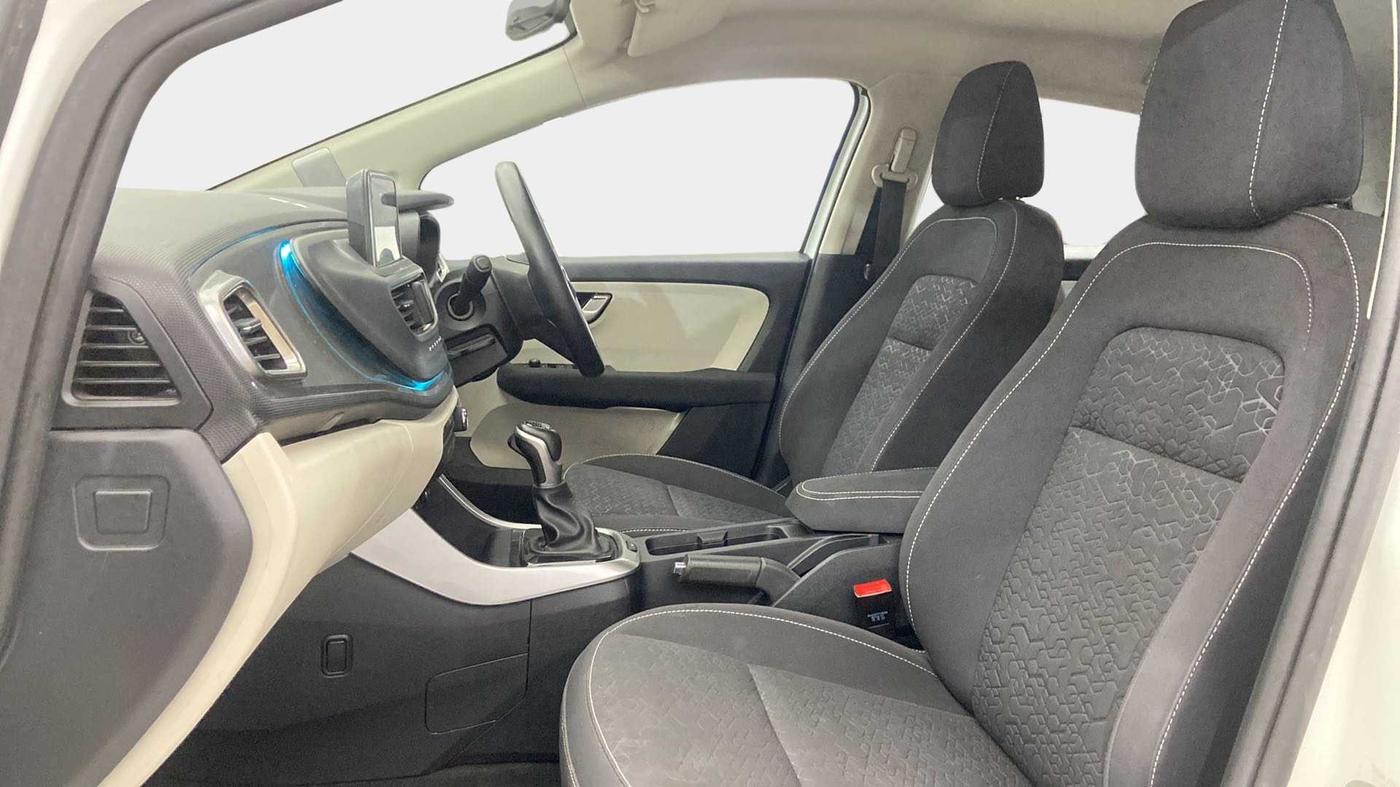 2022 Tata ALTROZ XZA, Petrol, Automatic, 19,545 km, Right Side Front Door Cabin