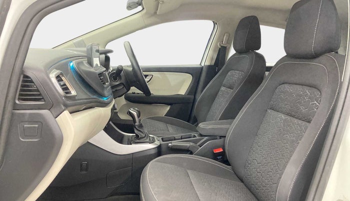 2022 Tata ALTROZ XZA, Petrol, Automatic, 19,545 km, Right Side Front Door Cabin