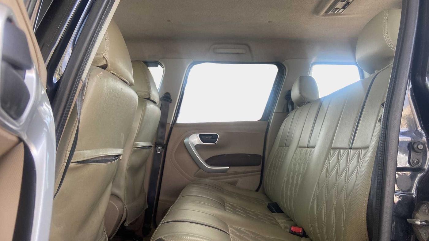 2017 Mahindra TUV300 T8 AMT, Diesel, Automatic, 89,324 km, Right Side Rear Door Cabin