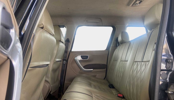 2017 Mahindra TUV300 T8 AMT, Diesel, Automatic, 89,324 km, Right Side Rear Door Cabin