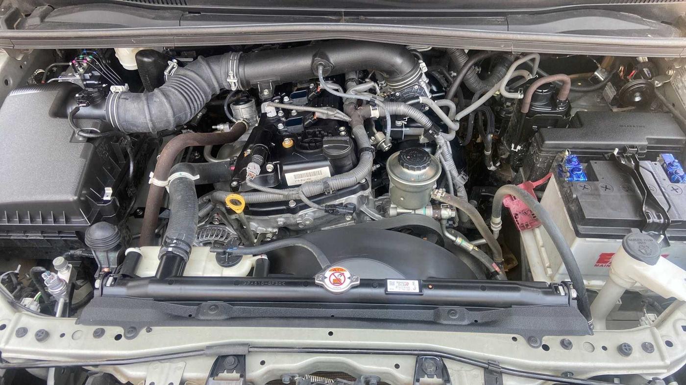 2022 Toyota Innova Crysta 2.7 GX 7 STR MT, Petrol, Manual, 21,693 km, Open Bonet