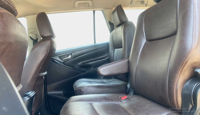 2022 Toyota Innova Crysta 2.7 GX 7 STR MT, Petrol, Manual, 21,693 km, Right Side Rear Door Cabin