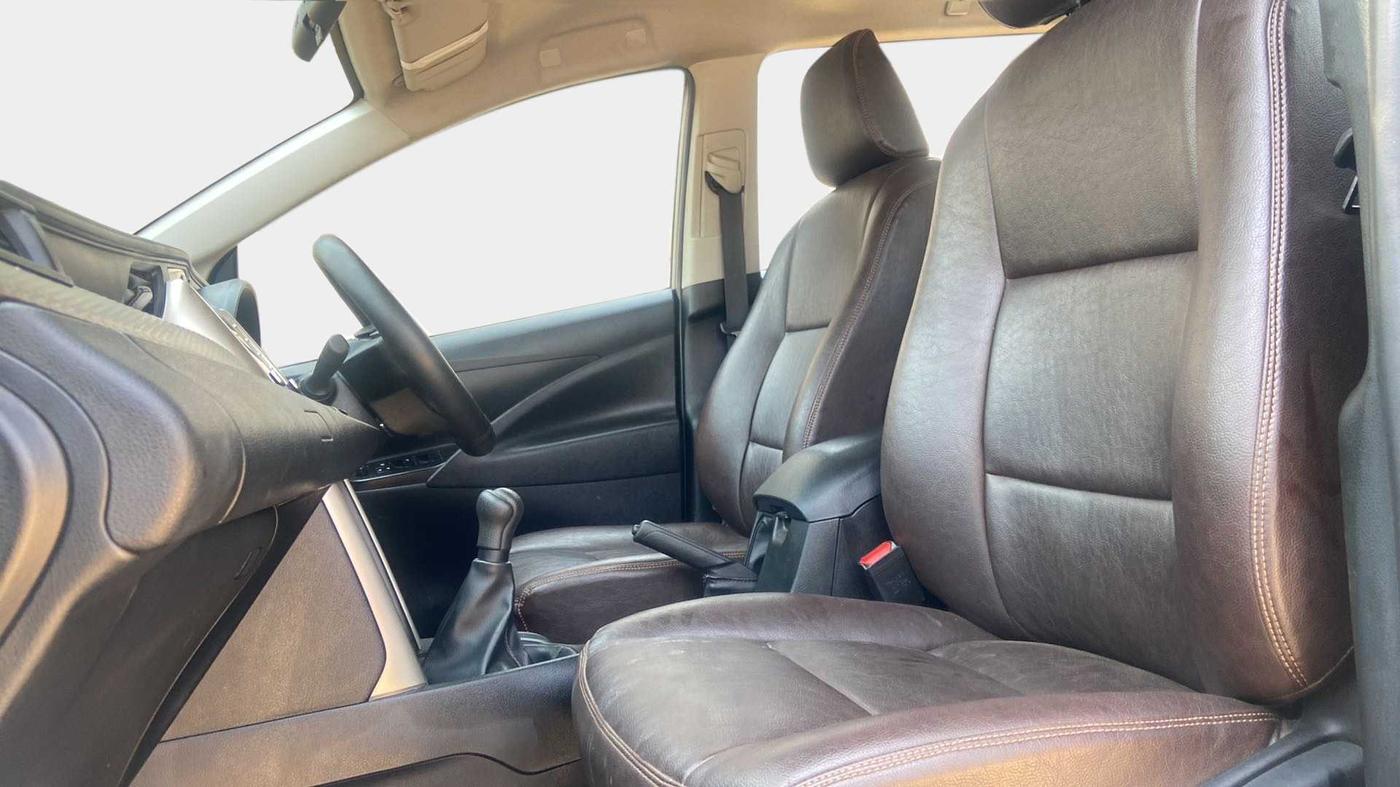 2022 Toyota Innova Crysta 2.7 GX 7 STR MT, Petrol, Manual, 21,693 km, Right Side Front Door Cabin
