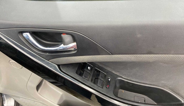 2019 Tata NEXON XZA PLUS DIESEL, Diesel, Automatic, 49,634 km, Driver Side Door Panels Control