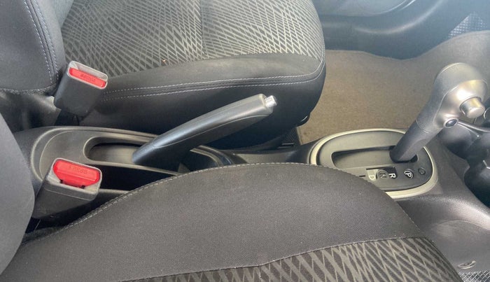 2016 Nissan Micra XV CVT, Petrol, Automatic, 38,216 km, Gear Lever