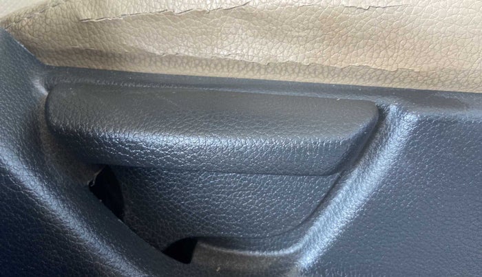 2017 Hyundai Eon ERA PLUS (O), Petrol, Manual, 32,420 km, Driver Side Adjustment Panel