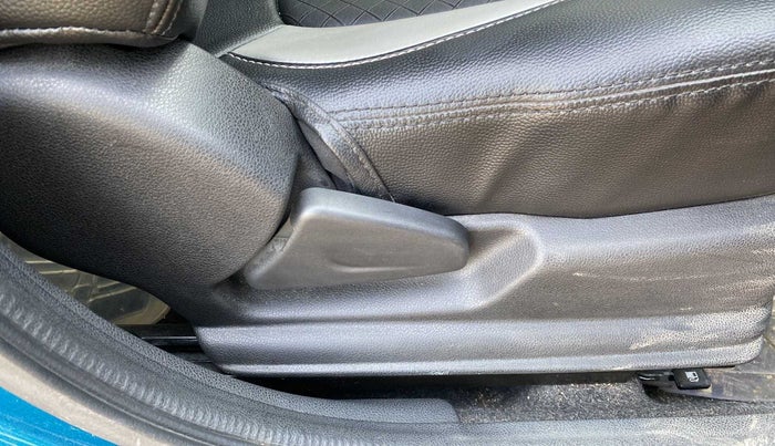 2021 Renault Kwid RXT 1.0 (O), Petrol, Manual, 13,749 km, Driver Side Adjustment Panel