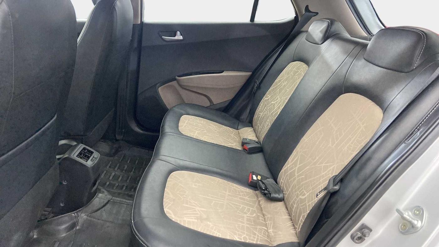 2018 Hyundai Grand i10 SPORTZ (O) AT 1.2 KAPPA VTVT, Petrol, Automatic, 28,334 km, Right Side Rear Door Cabin