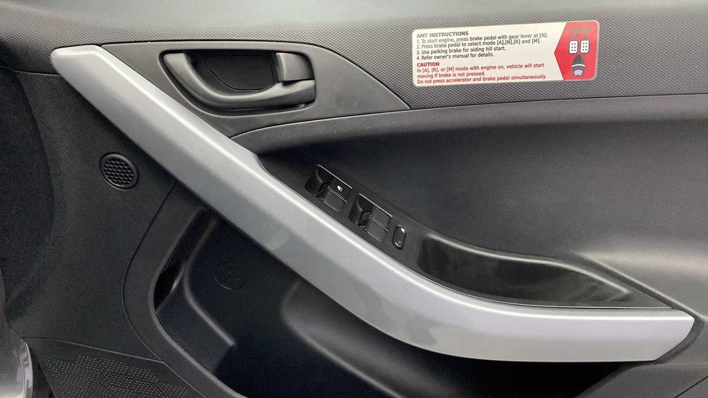2021 Tata NEXON XMA SUNROOF PETROL, Petrol, Automatic, 17,227 km, Driver Side Door Panels Control