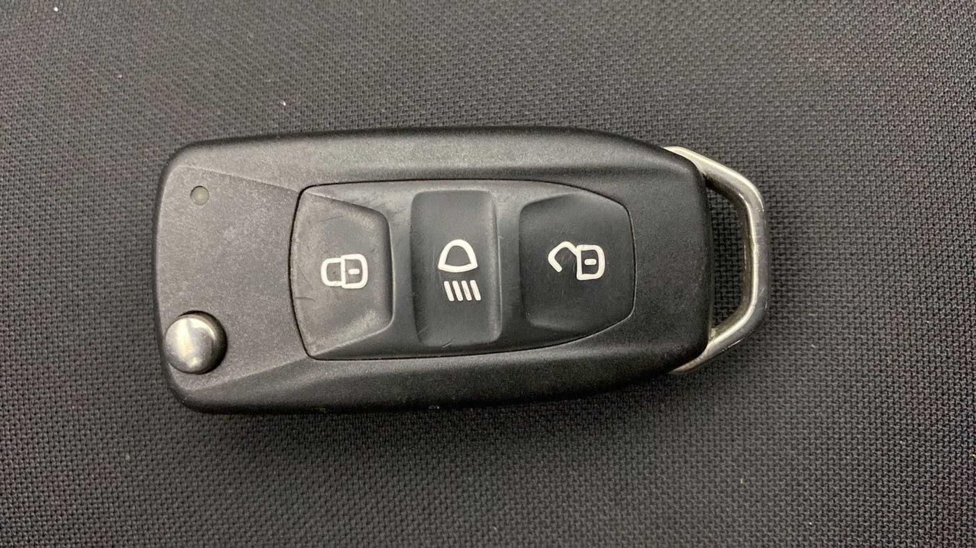 2021 Tata NEXON XMA SUNROOF PETROL, Petrol, Automatic, 17,227 km, Key Close Up