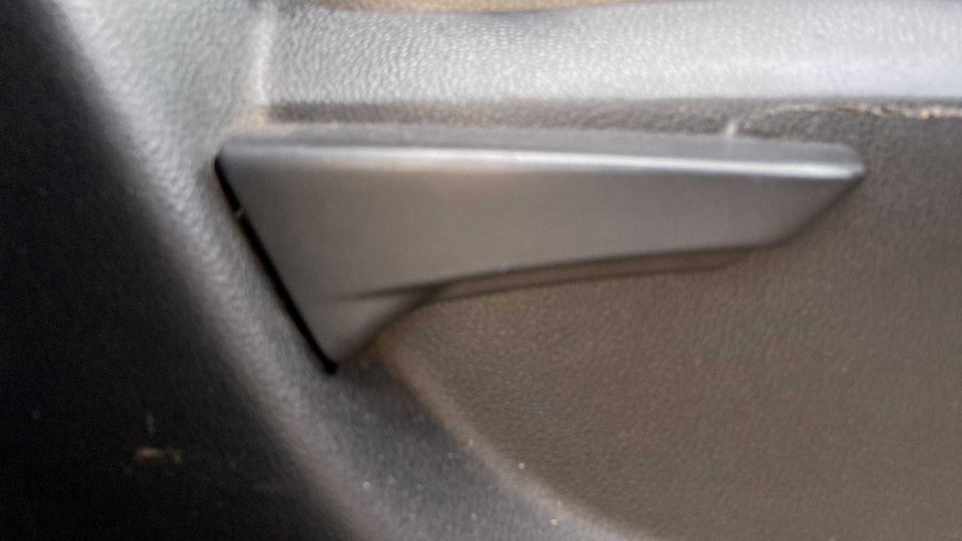 2017 Mahindra Kuv100 K2 PLUS D 6 STR, Diesel, Manual, 86,565 km, Driver Side Adjustment Panel