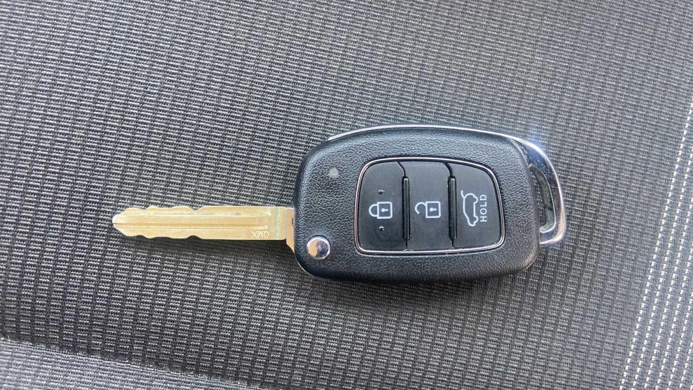 2021 Hyundai VENUE SX 1.0 TURBO IMT, Petrol, Manual, 13,449 km, Key Close Up