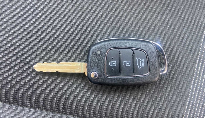 2021 Hyundai VENUE SX 1.0 TURBO IMT, Petrol, Manual, 13,449 km, Key Close Up