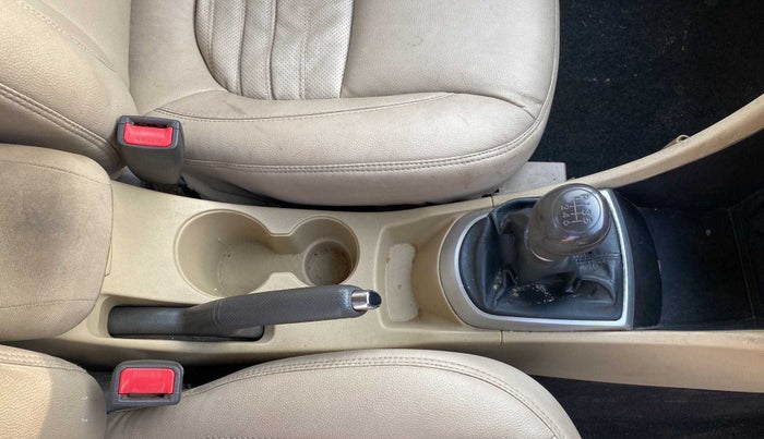 2013 Hyundai Verna FLUIDIC 1.6 CRDI SX, Diesel, Manual, 66,988 km, Gear Lever