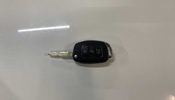 2022 Hyundai VENUE S 1.2, Petrol, Manual, 8,958 km, Key Close Up
