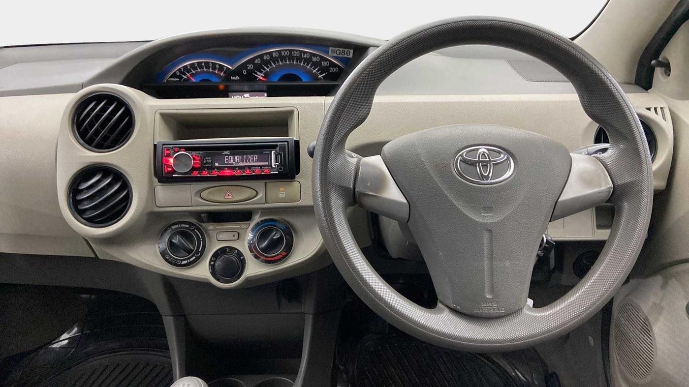 2016 Toyota Etios Liva G, Petrol, Manual, 20,036 km, Steering Wheel Close Up