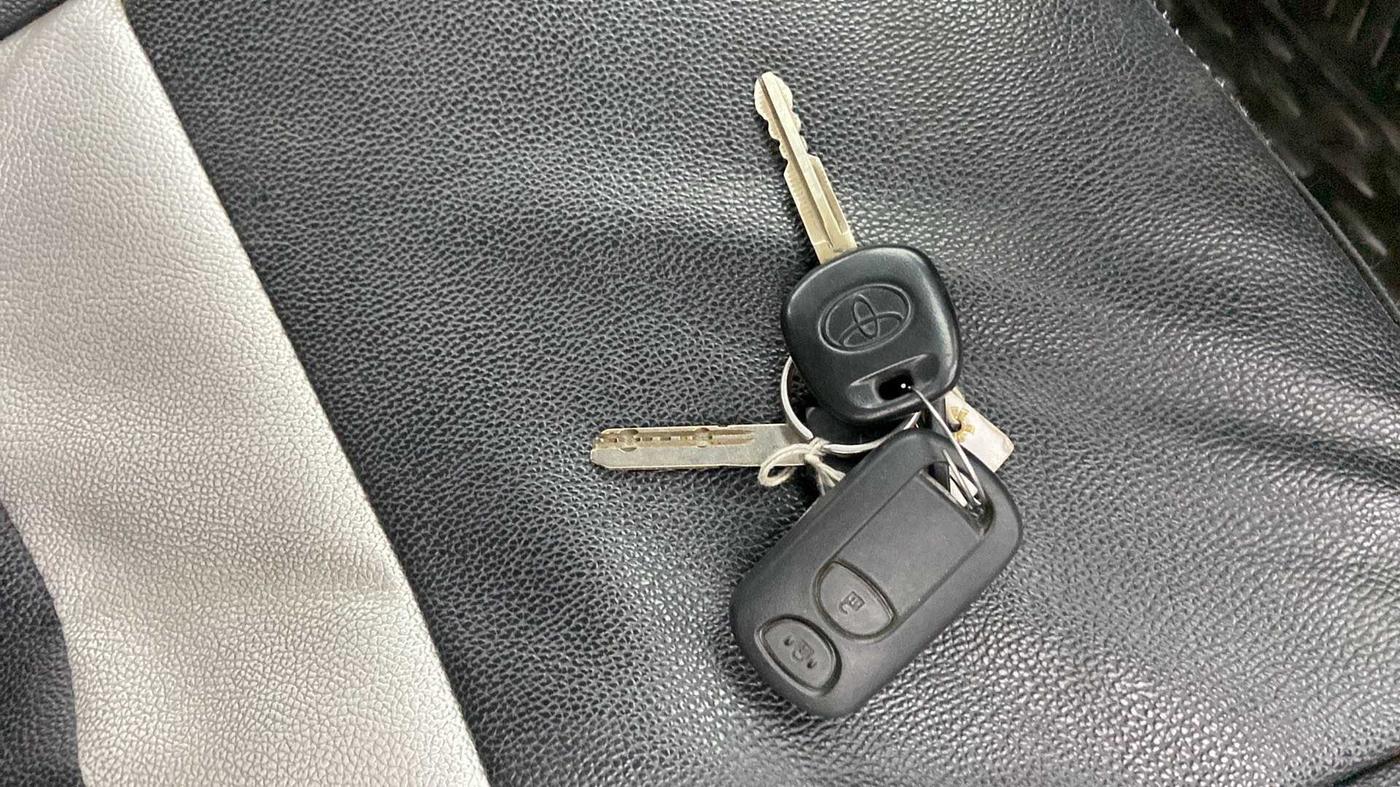 2016 Toyota Etios Liva G, Petrol, Manual, 20,036 km, Key Close Up