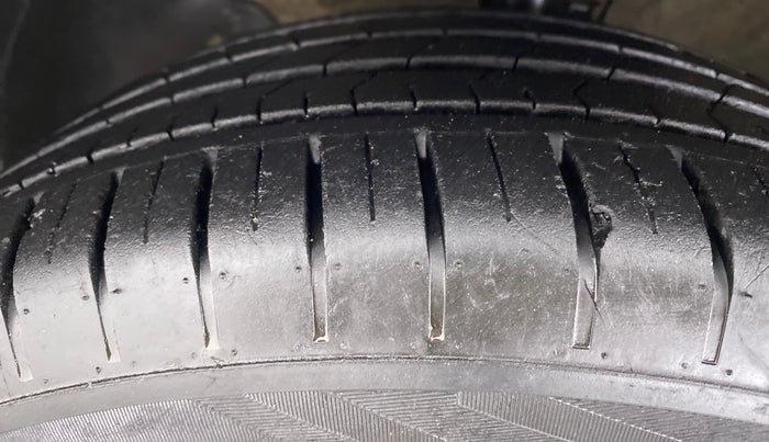 2017 Hyundai Verna 1.6 SX VTVT AT (O), Petrol, Automatic, 49,336 km, Left Front Tyre Tread