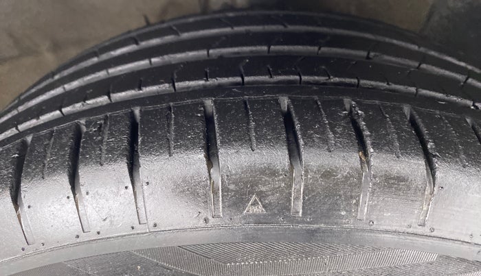 2017 Hyundai Verna 1.6 SX VTVT AT (O), Petrol, Automatic, 49,336 km, Right Rear Tyre Tread