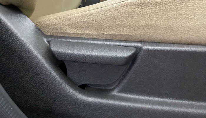 2018 Hyundai Eon ERA +, Petrol, Manual, 10,376 km, Driver Side Adjustment Panel