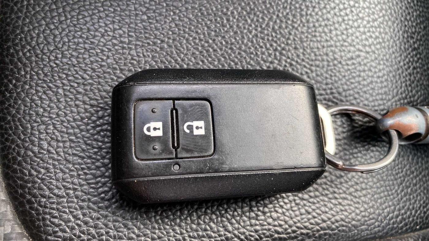 2018 Maruti Swift ZXI, Petrol, Manual, 43,302 km, Key Close Up