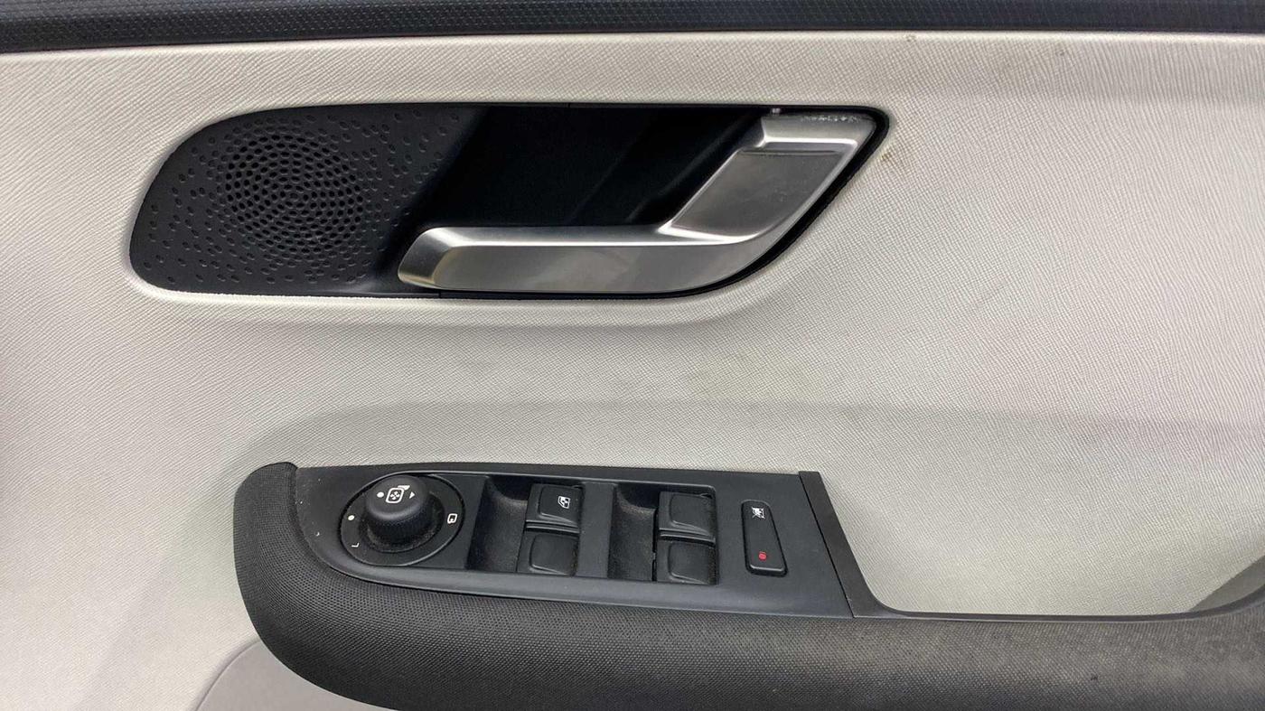 2021 Tata ALTROZ XZ PLUS I-TURBO PETROL, Petrol, Manual, 33,512 km, Driver Side Door Panels Control