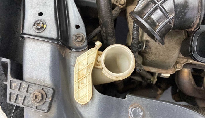 2014 Maruti Swift Dzire VXI, Petrol, Manual, 72,617 km, Front windshield - Wiper bottle cap missing