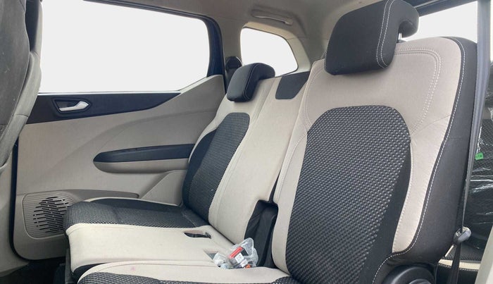 2021 Renault TRIBER RXZ AMT DUAL TONE, Petrol, Automatic, 16,016 km, Right Side Rear Door Cabin