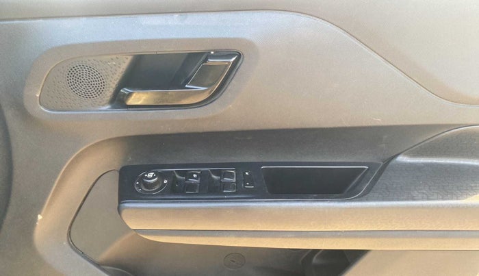 2022 Tata PUNCH CREATIVE 1.2 MT KAZIRANGA EDITION , Petrol, Manual, 34,654 km, Driver Side Door Panels Control