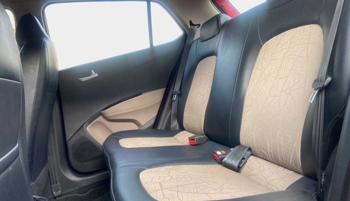 2018 Hyundai Grand i10 SPORTZ AT 1.2 KAPPA VTVT, Petrol, Automatic, 19,039 km, Right Side Rear Door Cabin