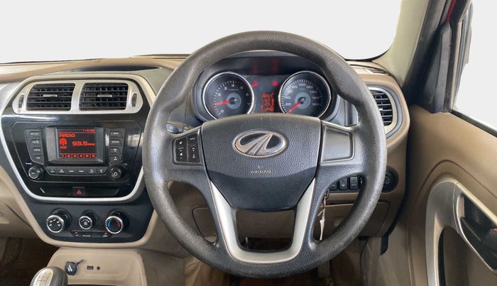 2016 Mahindra TUV300 T8, Diesel, Manual, 1,12,431 km, Steering Wheel Close Up